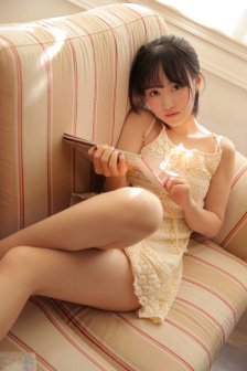 掀起礼服后摆挺入